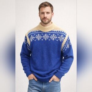 Marshall Fields 100% Wool Sweater Blue and Cream Snowflake Sweater Size M Norway